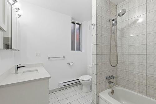Bathroom - 7-5625 Av. Du Parc, Montréal (Le Plateau-Mont-Royal), QC - Indoor Photo Showing Bathroom