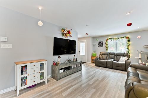 Salon - 168 Rue Des Érables, Eastman, QC - Indoor Photo Showing Living Room