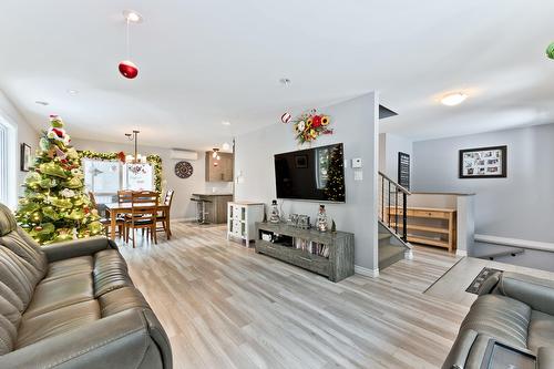 Salon - 168 Rue Des Érables, Eastman, QC - Indoor Photo Showing Living Room