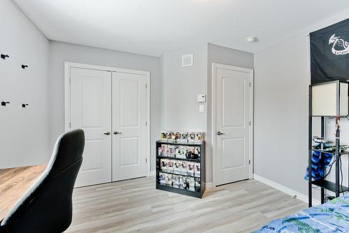 Chambre à coucher - 168 Rue Des Érables, Eastman, QC - Indoor