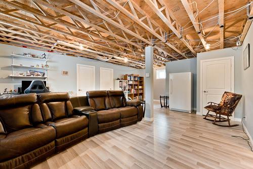 Salle familiale - 168 Rue Des Érables, Eastman, QC - Indoor Photo Showing Other Room