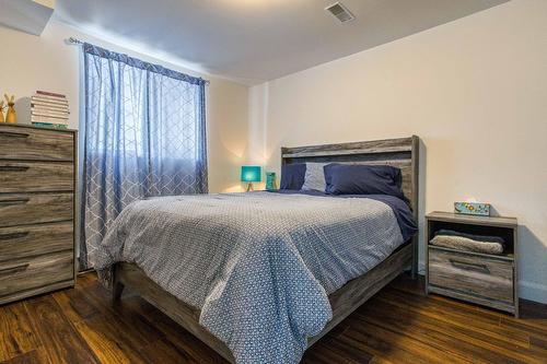 Chambre à coucher - 114 Rue Du Docteur-Fauteux, Shawinigan, QC - Indoor Photo Showing Bedroom