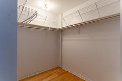 Walk-in closet - 