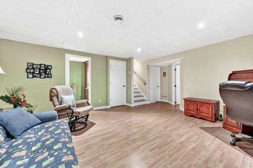 Salle familiale - 15 Rue Louis-Fréchette, Saint-Jean-Sur-Richelieu, QC - Indoor