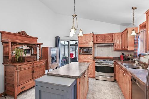 Cuisine - 16 9E Avenue, Saint-Blaise-Sur-Richelieu, QC - Indoor Photo Showing Kitchen With Double Sink