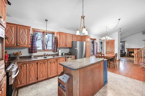 Cuisine - 16 9E Avenue, Saint-Blaise-Sur-Richelieu, QC - Indoor Photo Showing Kitchen With Double Sink