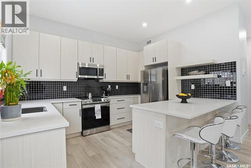 257 Campion Crescent, Saskatoon, SK - Indoor Photo Showing Kitchen With Stainless Steel Kitchen With Upgraded Kitchen