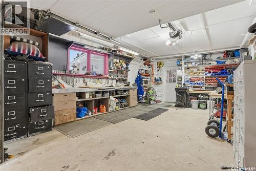 257 Campion Crescent, Saskatoon, SK - Indoor Photo Showing Garage