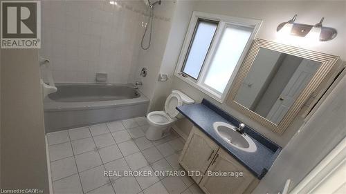39 Sable Drive, Hamilton, ON - Indoor Photo Showing Bathroom