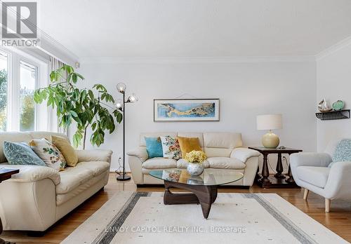 Main - 6 Arrowstook Road, Toronto, ON - Indoor Photo Showing Living Room