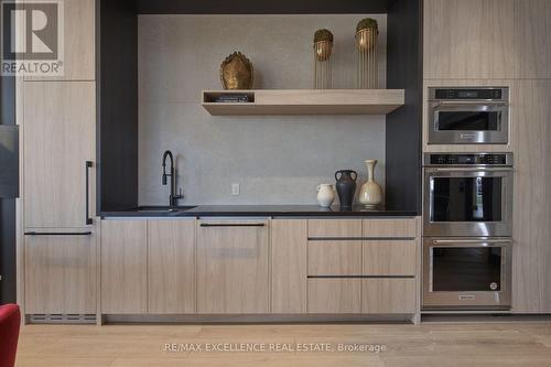 508 - 260 Malta Avenue, Brampton, ON - Indoor Photo Showing Kitchen
