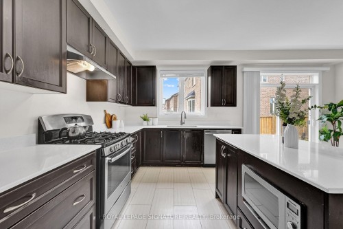 58 Orangeblossom Trail, Brampton, ON - Indoor Photo Showing Kitchen
