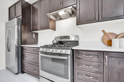 58 Orangeblossom Trail, Brampton, ON - Indoor Photo Showing Kitchen