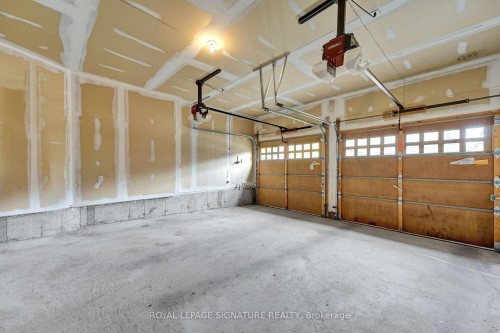 58 Orangeblossom Trail, Brampton, ON - Indoor Photo Showing Garage