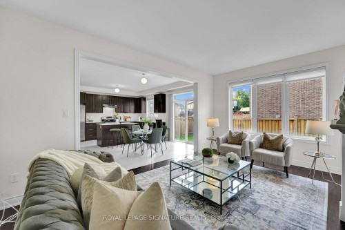 58 Orangeblossom Trail, Brampton, ON - Indoor Photo Showing Living Room