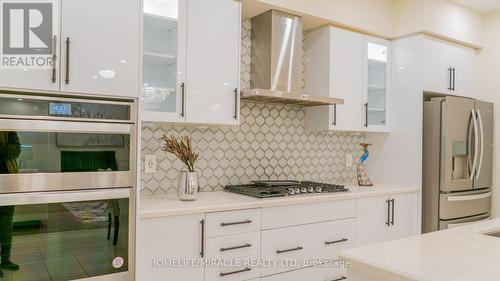 18 Brewis Street, Brant, ON - Indoor Photo Showing Kitchen With Upgraded Kitchen