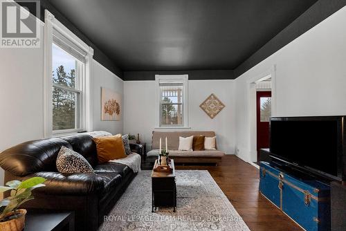 186 Mud Lake Road, Pembroke, ON - Indoor Photo Showing Living Room