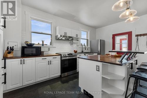 186 Mud Lake Road, Pembroke, ON - Indoor Photo Showing Kitchen With Upgraded Kitchen