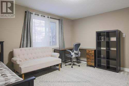 51 - 43 Capulet Walk, London North (North M), ON - Indoor Photo Showing Bedroom