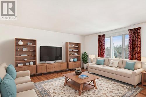 4018 Glen Smail Road, Augusta, ON - Indoor Photo Showing Living Room