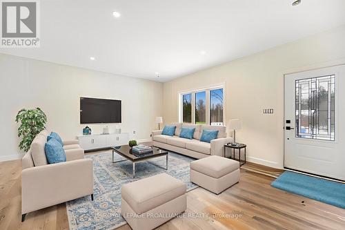 6229 Foster Hall Road, Elizabethtown-Kitley, ON - Indoor Photo Showing Living Room
