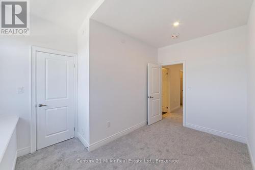 Photo for reference. Actual finishes may differ. - 48 - 2140 Trafalgar Road, Oakville (Ro River Oaks), ON - Indoor Photo Showing Other Room