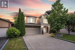 82 DERBY COURT  Newmarket, ON L3Y 5Z9