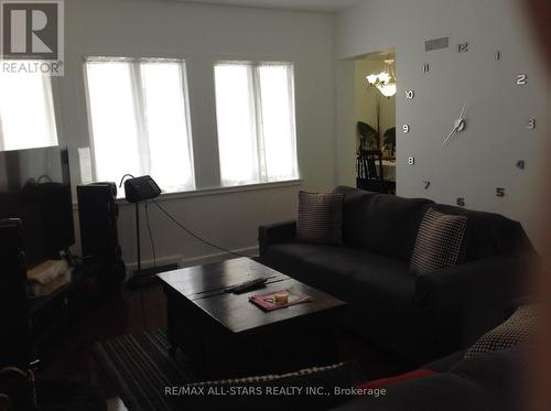 1 St James Place, Hamilton, ON - Indoor Photo Showing Living Room