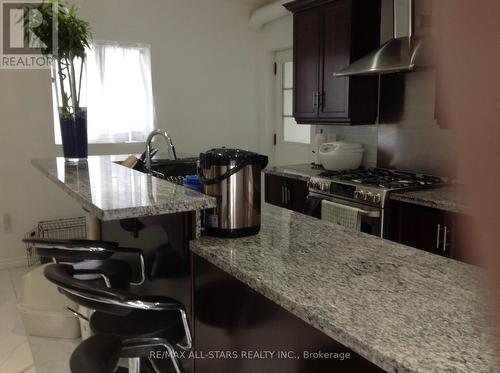 1 St James Place, Hamilton, ON - Indoor Photo Showing Kitchen