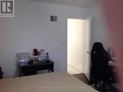 1 St James Place, Hamilton, ON - Indoor Photo Showing Bedroom
