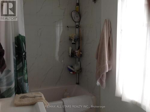 1 St James Place, Hamilton, ON - Indoor Photo Showing Bathroom