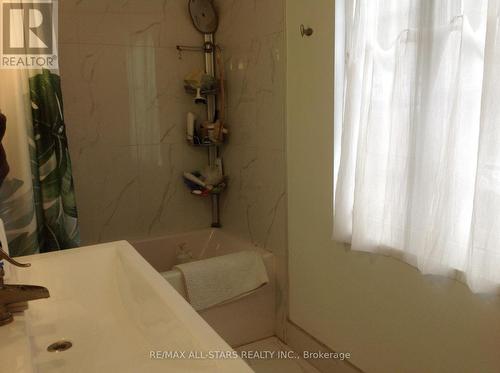 1 St James Place, Hamilton, ON - Indoor Photo Showing Bathroom