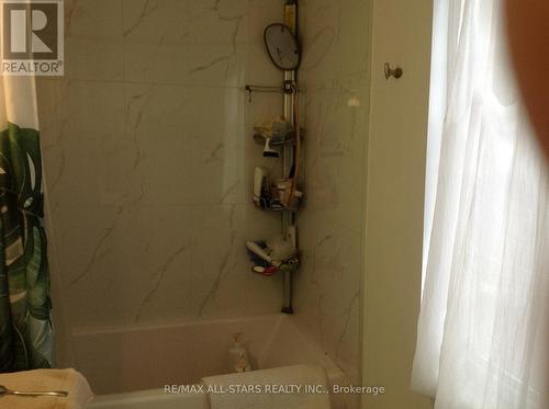 1 St James Place, Hamilton, ON - Indoor Photo Showing Bathroom