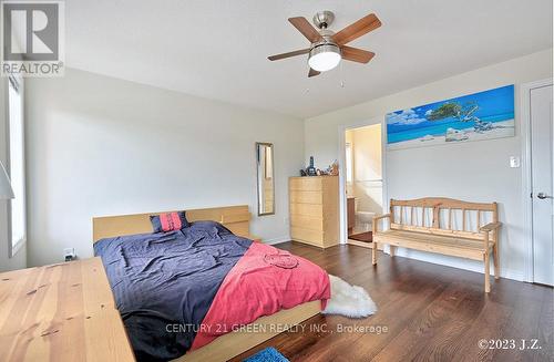5384 Valhalla Crescent, Mississauga, ON - Indoor Photo Showing Bedroom