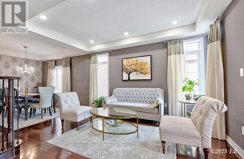 5384 Valhalla Crescent, Mississauga, ON - Indoor Photo Showing Living Room