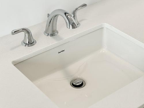 Bathroom - 60 Rue Gélinas, Saint-Boniface, QC - Indoor Photo Showing Bathroom