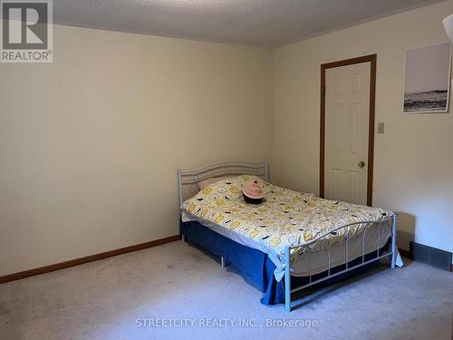 37 Jennifer Road, London North (North B), ON - Indoor Photo Showing Bedroom