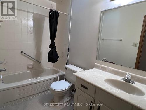 37 Jennifer Road, London North (North B), ON - Indoor Photo Showing Bathroom