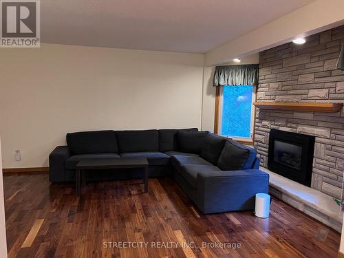37 Jennifer Road, London North (North B), ON - Indoor Photo Showing Living Room With Fireplace