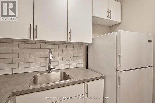 104 - 475 Laurier Avenue W, Ottawa, ON - Indoor Photo Showing Kitchen