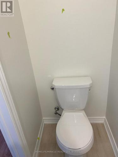 430 Okanagan Path, Oshawa, ON - Indoor Photo Showing Bathroom