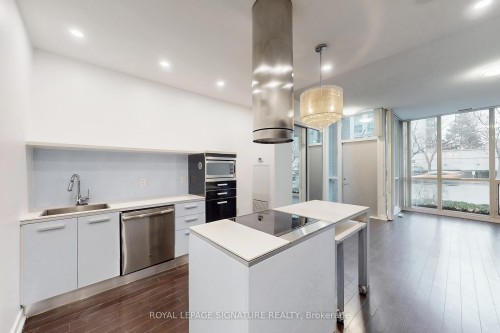 G07-38 Dan Leckie Way, Toronto, ON - Indoor Photo Showing Kitchen