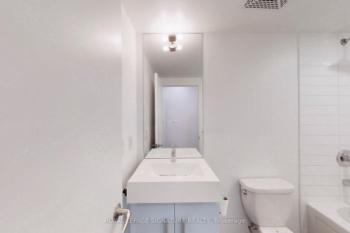 G07-38 Dan Leckie Way, Toronto, ON - Indoor Photo Showing Bathroom