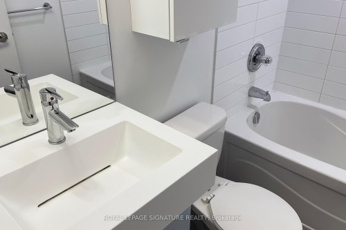 G07-38 Dan Leckie Way, Toronto, ON - Indoor Photo Showing Bathroom