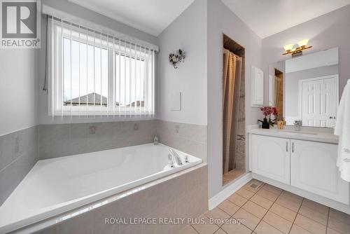 6323 Lisgar Drive, Mississauga, ON - Indoor Photo Showing Bathroom