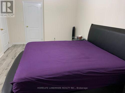 7368 Saint Barbara Boulevard, Mississauga, ON - Indoor Photo Showing Bedroom