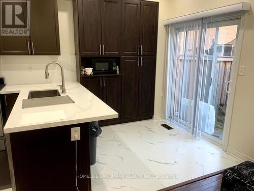 7368 Saint Barbara Boulevard, Mississauga, ON - Indoor Photo Showing Kitchen
