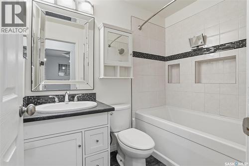 805 Kingsmere Boulevard, Saskatoon, SK - Indoor Photo Showing Bathroom