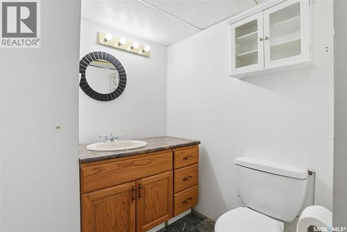 805 Kingsmere Boulevard, Saskatoon, SK - Indoor Photo Showing Bathroom