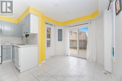 5261 River Forest Court, Mississauga, ON - Indoor Photo Showing Kitchen